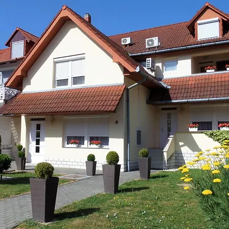 Silent Apartmanhaz Apartment *
