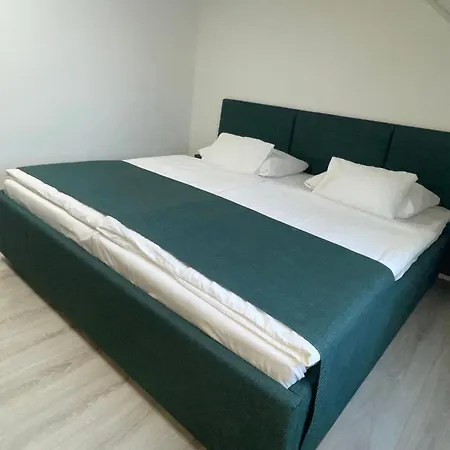 Silent Apartmanhaz Apartment *