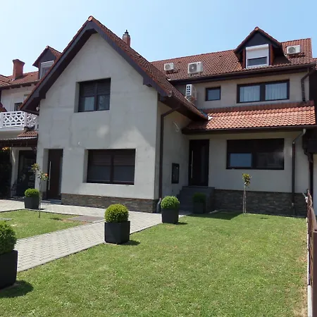 Apartment Silent Apartmanhaz *